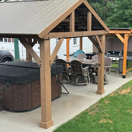 Berrodin Bed & Breakfast Akron Bagian luar foto