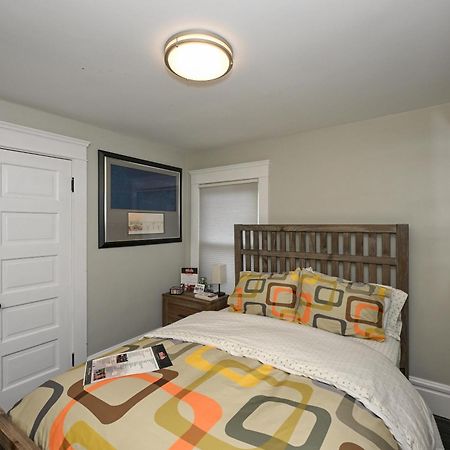 Berrodin Bed & Breakfast Akron Bagian luar foto