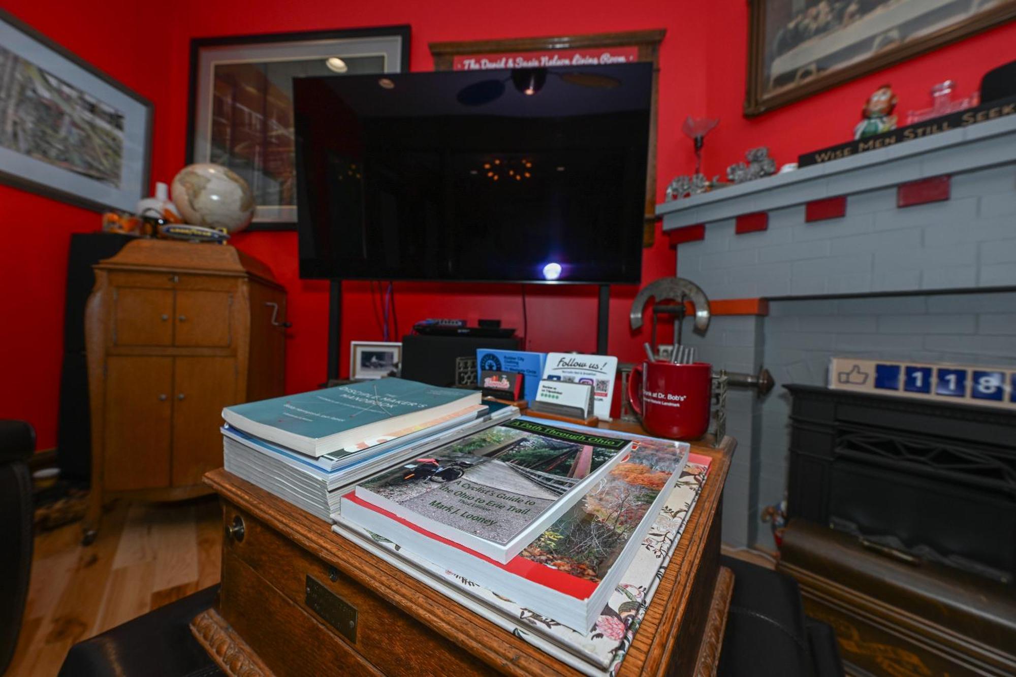 Berrodin Bed & Breakfast Akron Bagian luar foto