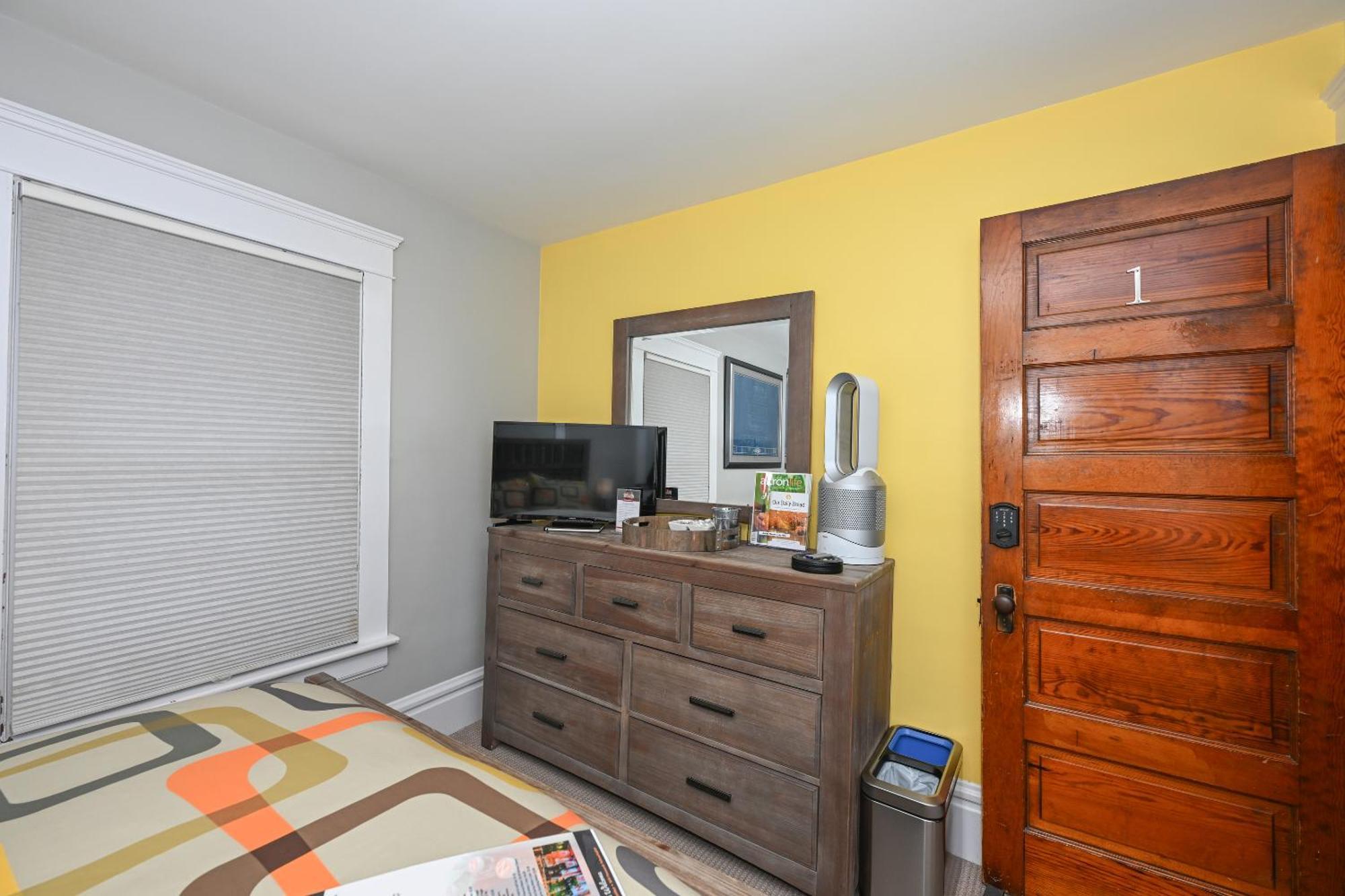 Berrodin Bed & Breakfast Akron Bagian luar foto