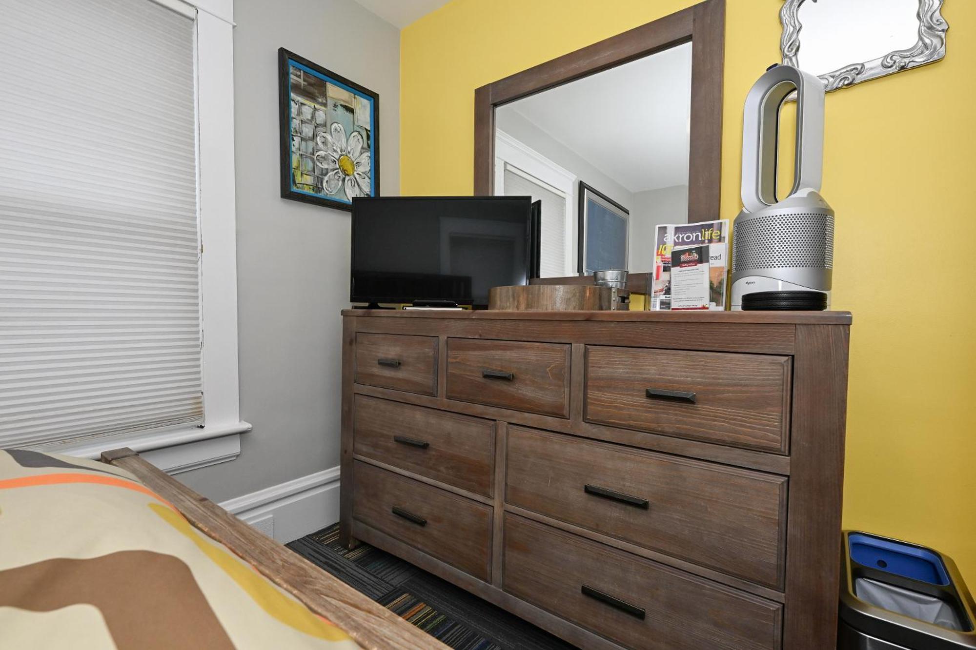 Berrodin Bed & Breakfast Akron Bagian luar foto