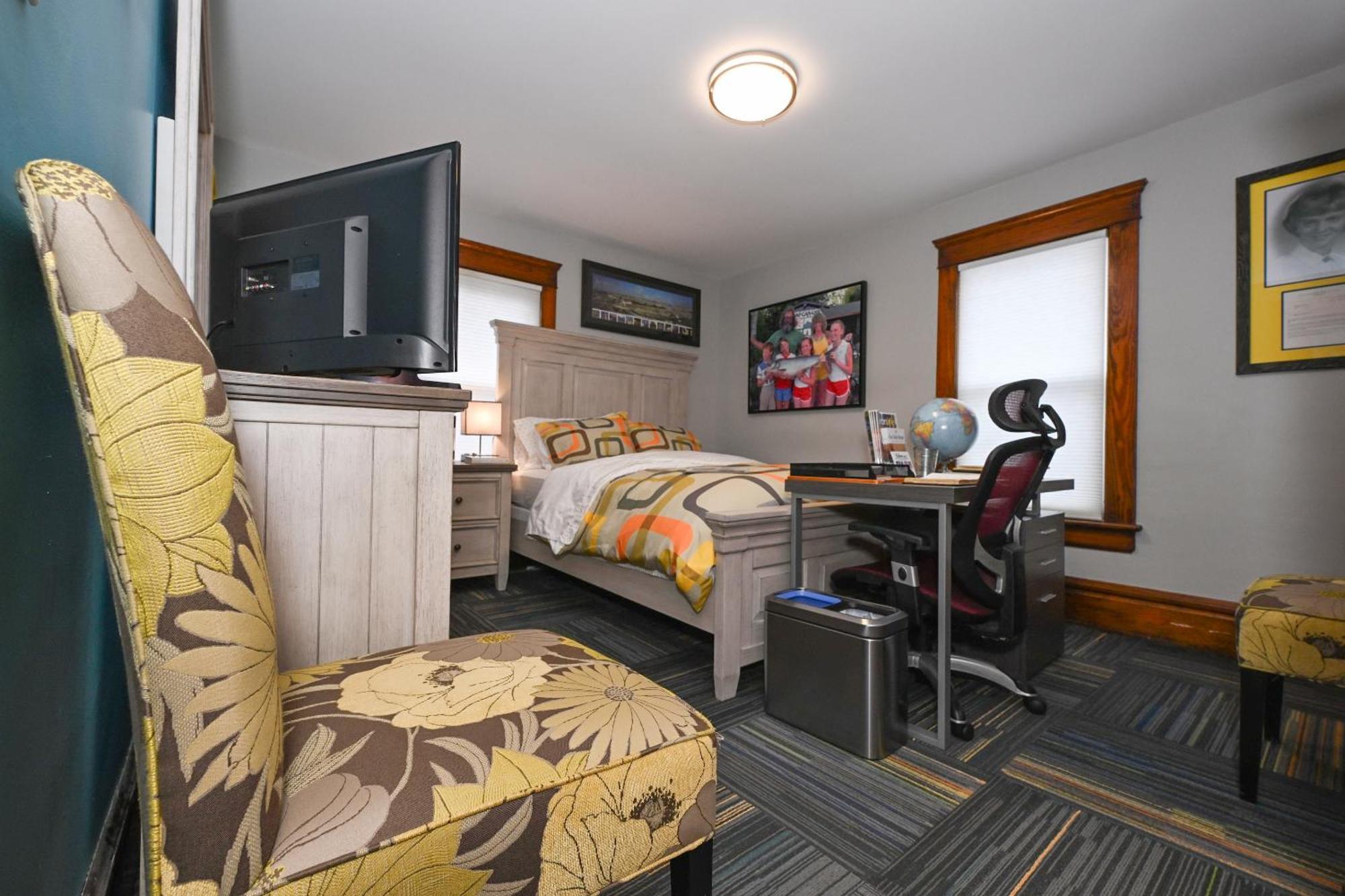 Berrodin Bed & Breakfast Akron Bagian luar foto