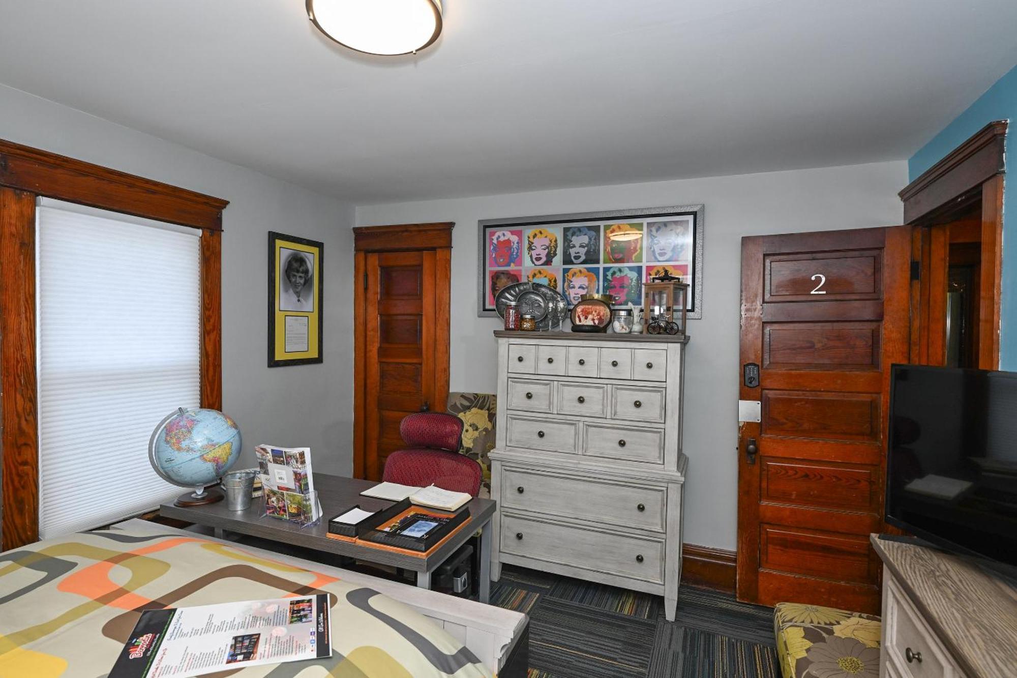 Berrodin Bed & Breakfast Akron Bagian luar foto