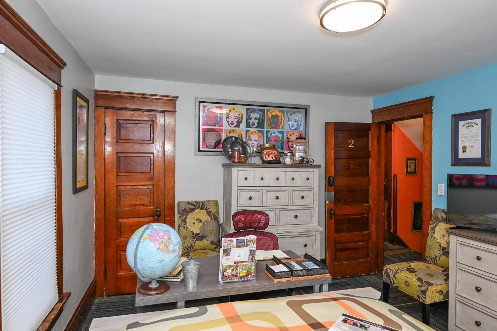 Berrodin Bed & Breakfast Akron Bagian luar foto
