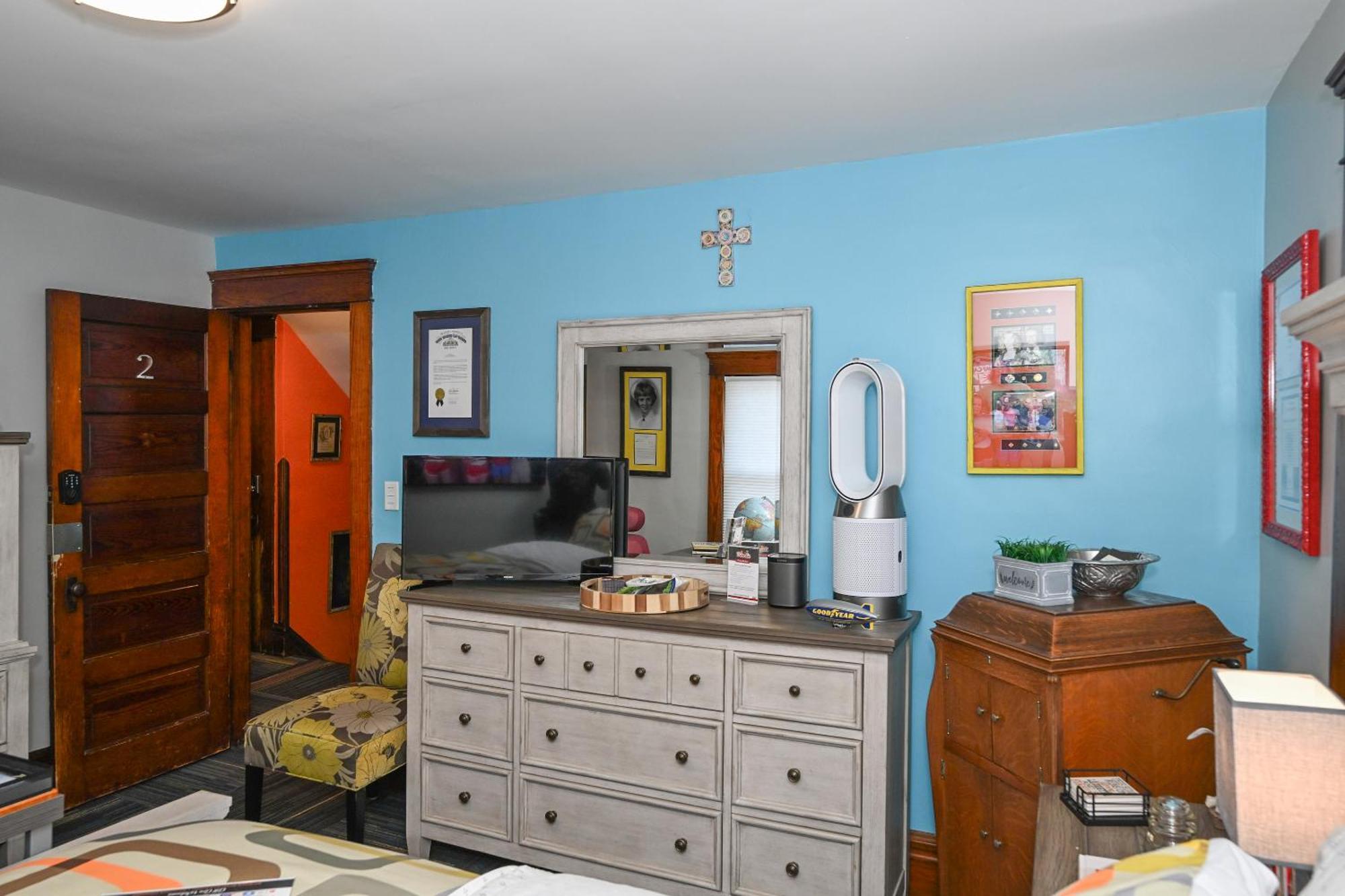 Berrodin Bed & Breakfast Akron Bagian luar foto