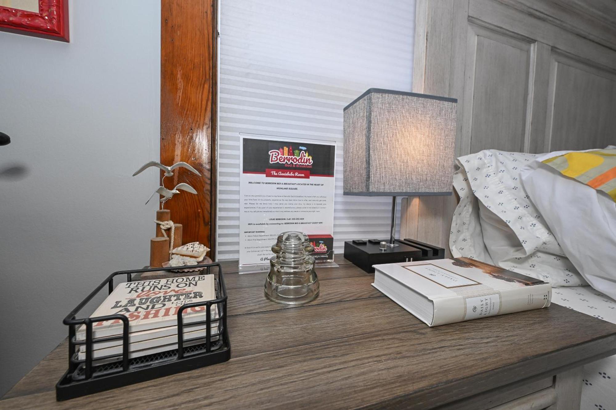 Berrodin Bed & Breakfast Akron Bagian luar foto